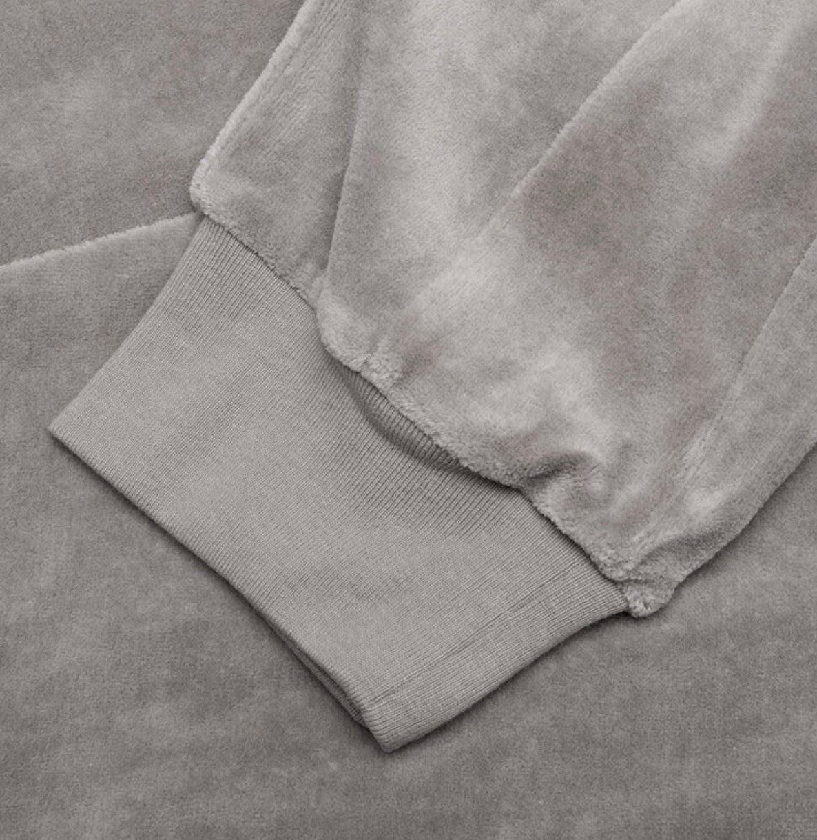 ESSENTIALS WOMEN’S VELOUR SMOKESWEATPANTS
